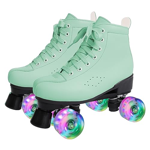 Women's high-top roller skates with classic design and quilted lining.