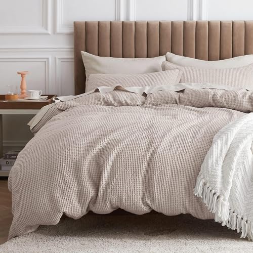 Soft and breathable cotton duvet cover set for queen bed.