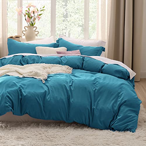 Unleash Slumber Fury: Teal Bedding Blitz