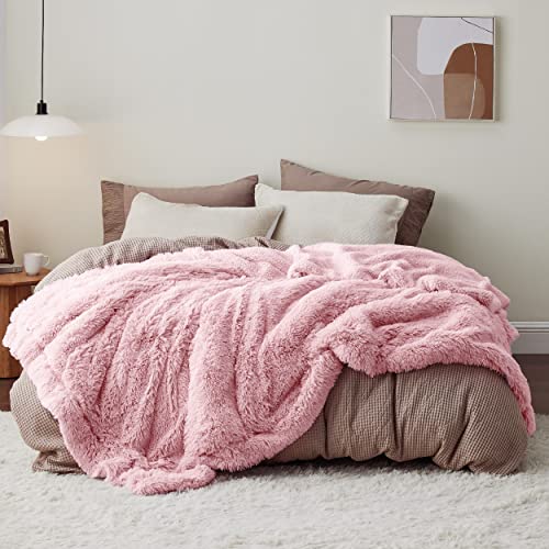 Hypnotic Softness: Plush Pink Sherpa Blanket's Ultimate Winter Bed Companion