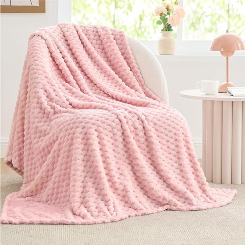 Fleece Blanket with 3D Decorative Pink Pattern for Women's Comfort.