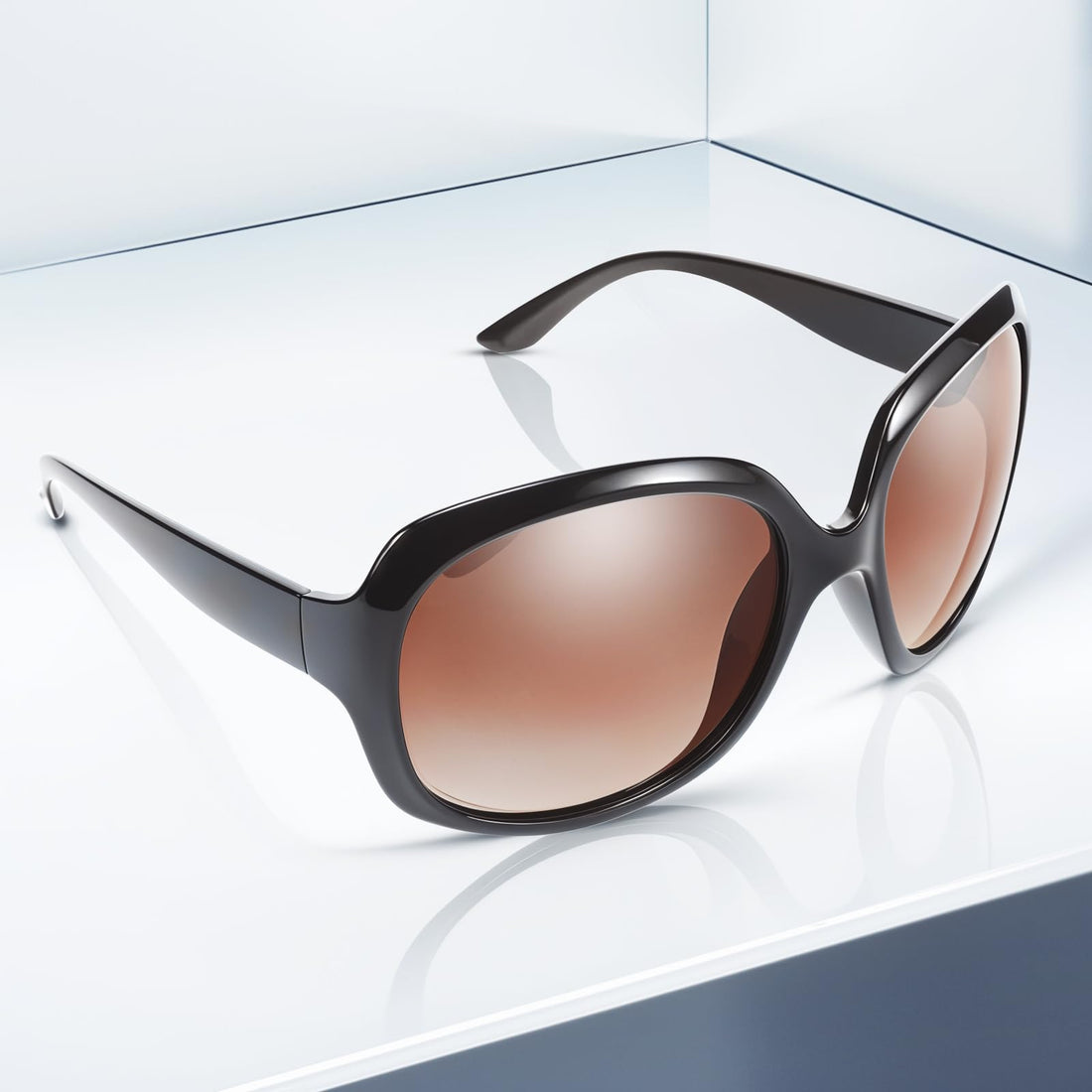 Elegant Shades for Women with UV Protection and Classic Style