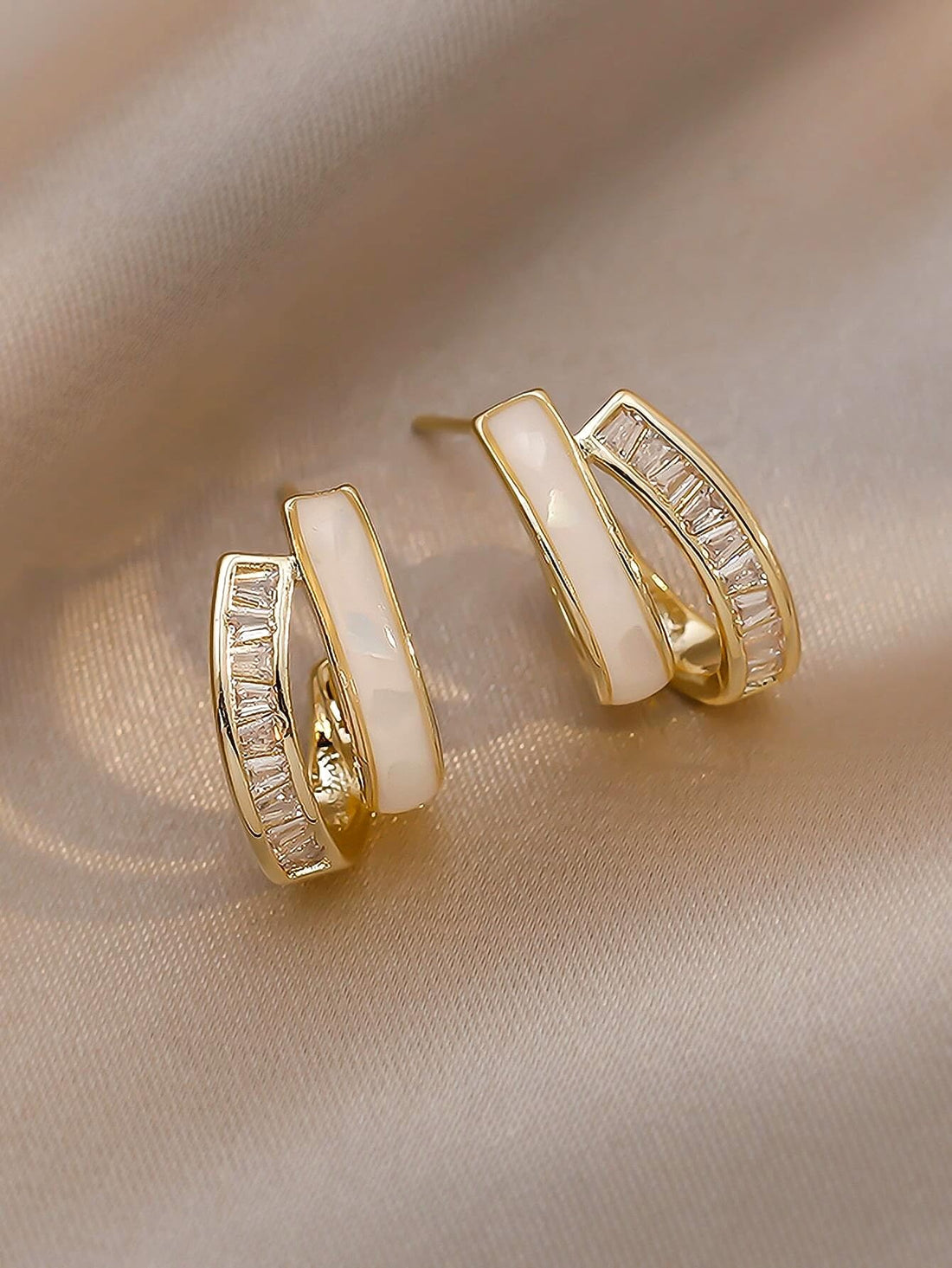 Elegant Gold Cubic Zirconia Ring with Cat's Eye Stone Accessory.