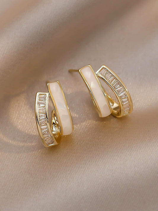 Elegant Gold Cubic Zirconia Ring with Cat's Eye Stone Accessory.