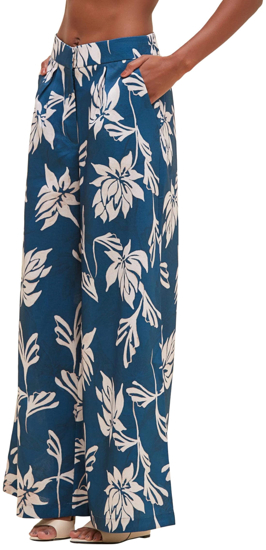 Comfortable, wide-leg artichoke-print pant for fashion-forward women's casual wear.