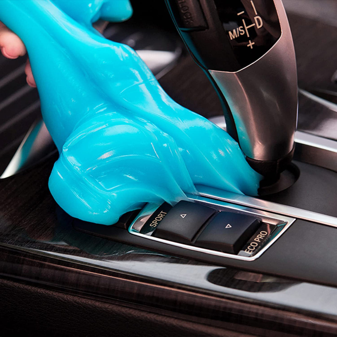 Does This Slime Really Clean Your Car's Hardest-to-Reach Places?