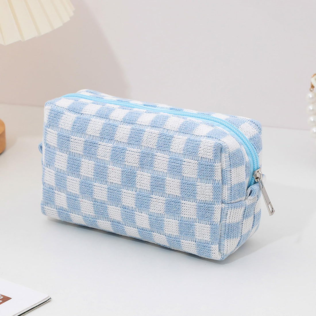 Makeup Bag Description and Trendy Plaid Makeup Organizer Trendy plaid makeup bag for organizing ...