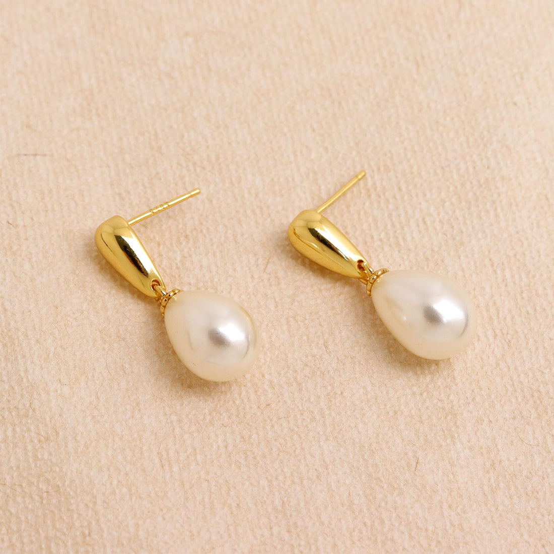 Elegant Pearl Drop Earrings for Women Teardrop pearl earrings are a great fashion jewelry gift ...