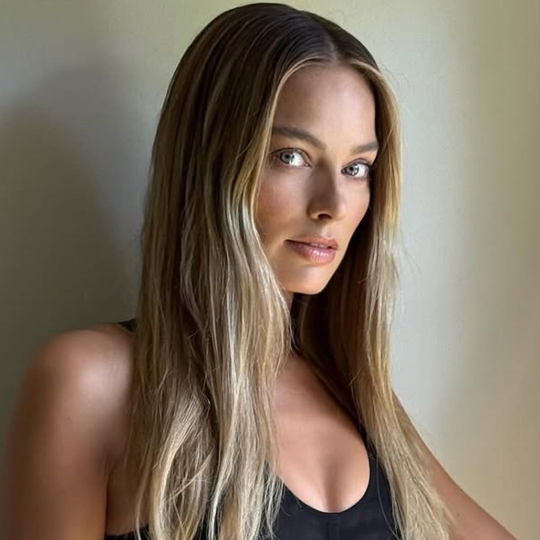 Margot Robbie Shines On The Red Carpet: A Star's Evolution In Style And Cinema