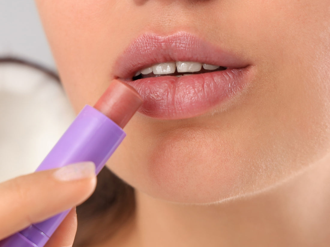 Unique PH-Reacting Lip Balm With Moisturizing And Color-Changing Properties