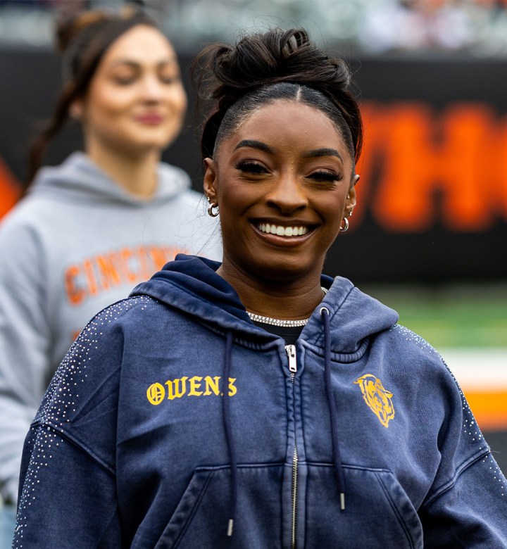 Simone Biles Sizzles With Style And Love: A Chilly Chicago Date With Husband