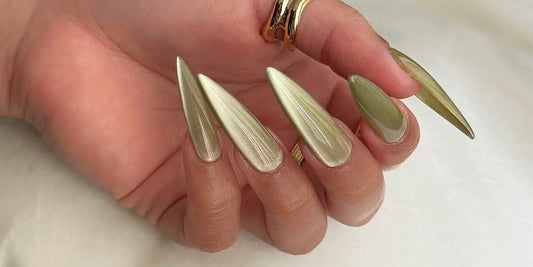 Velvet Cat-eye Nails: A Mesmerizing Magnetic Polish Phenomenon Takes Center Stage