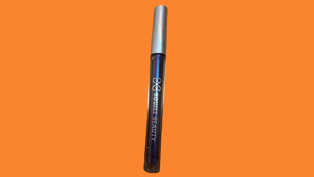 Bold, Sparkly Eyeliner With Surprising Light Application And Long-Lasting Wear